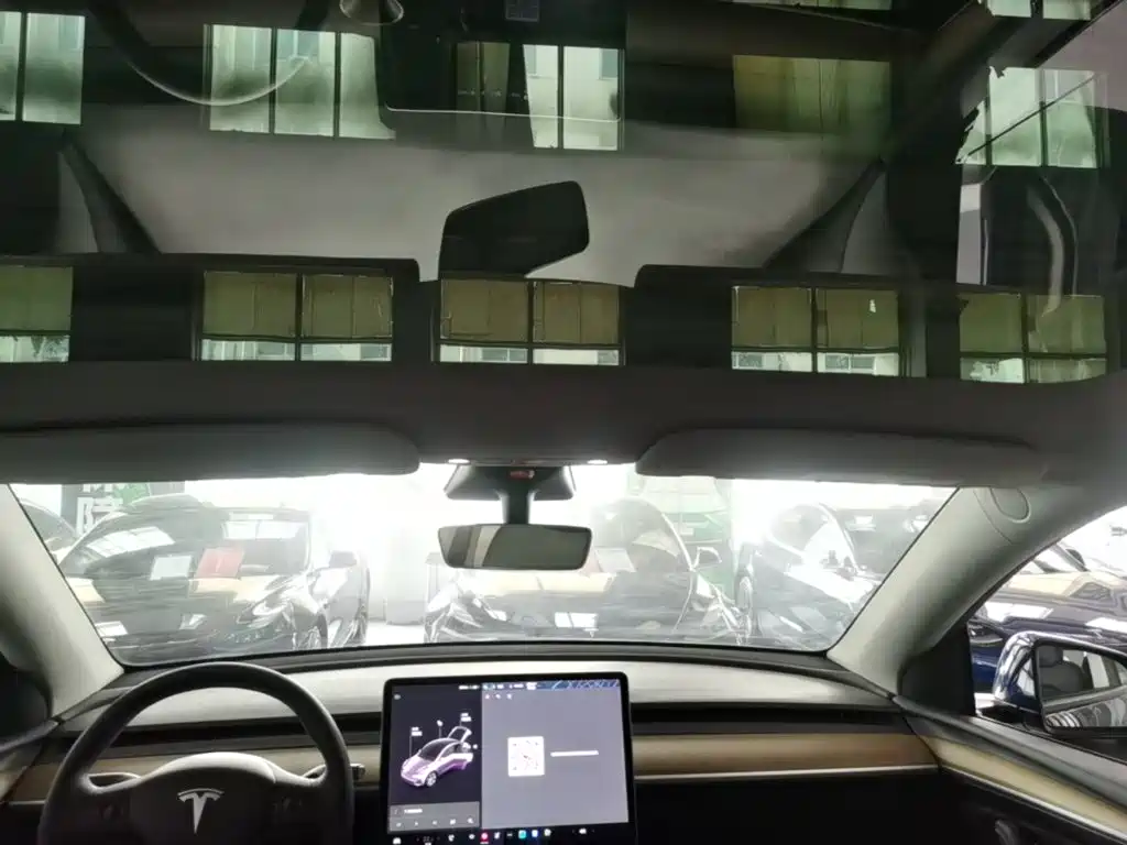 Tesla Model Y — миниатюра 18