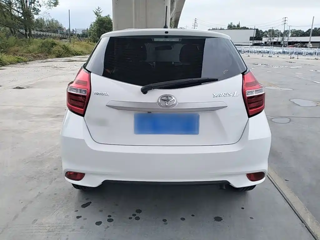 Toyota Yaris L — миниатюра 6