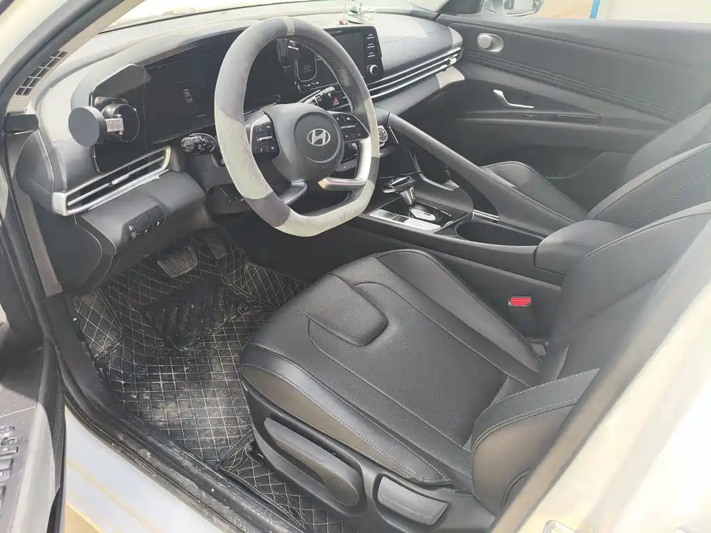 MODERN ELANTRA