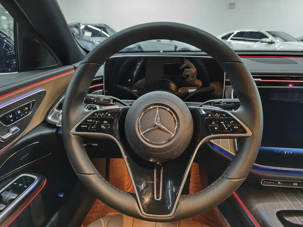 Mercedes-Benz E-Class — миниатюра 11