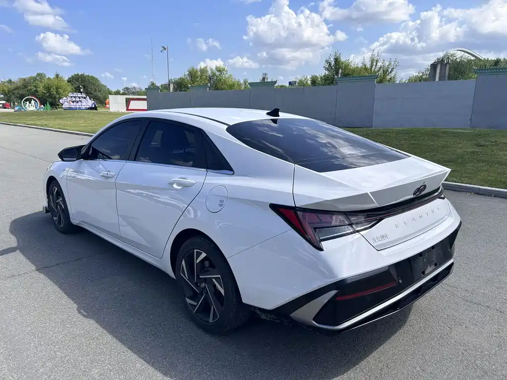 Hyundai Elantra — миниатюра 13