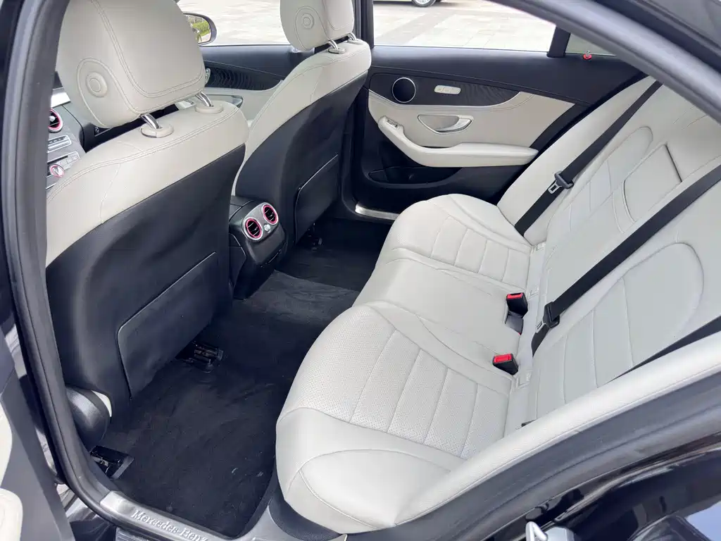 Mercedes-Benz C-Class — миниатюра 13