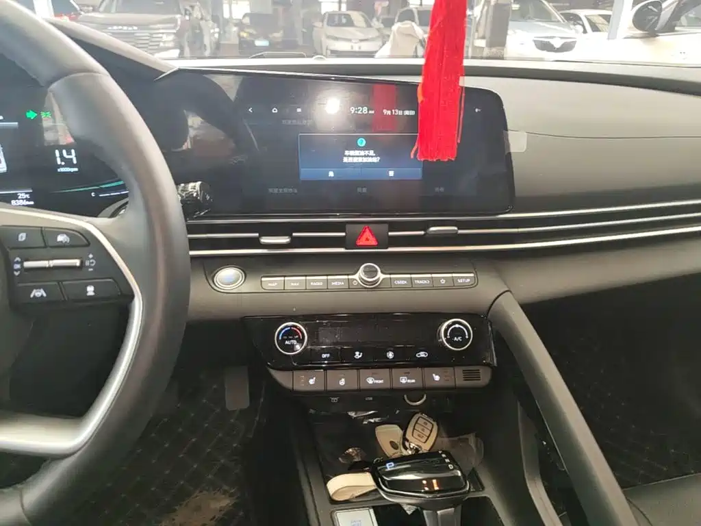 Hyundai Elantra — миниатюра 13