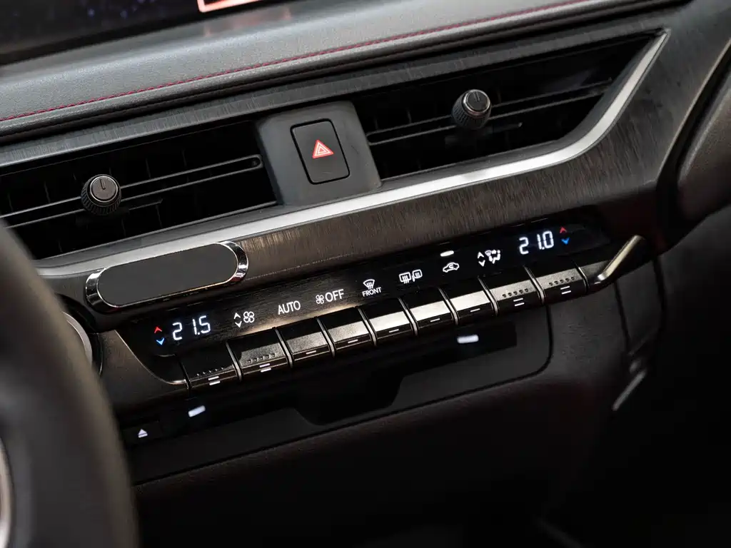 Lexus UX — миниатюра 16