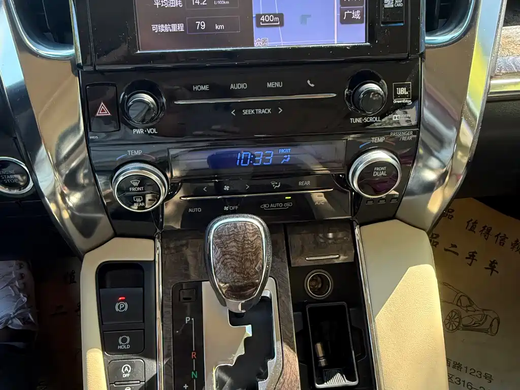 Toyota Alphard — миниатюра 6