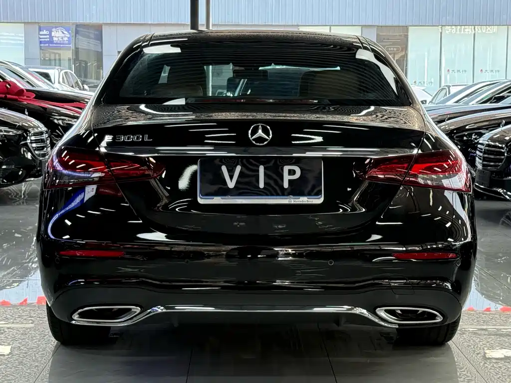 Mercedes-Benz E-Class — миниатюра 13