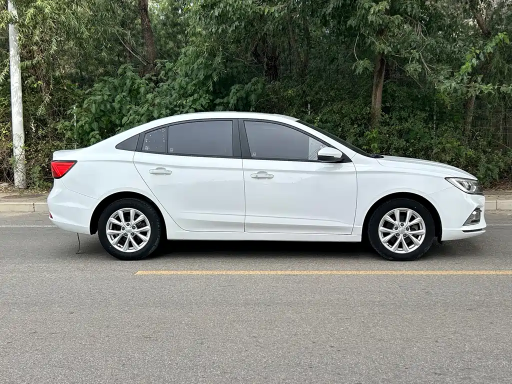 Roewe i5 — миниатюра 13