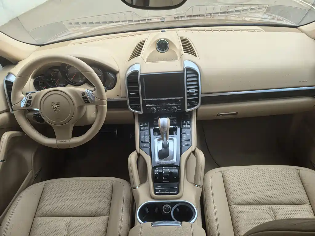 Porsche Cayenne — миниатюра 8