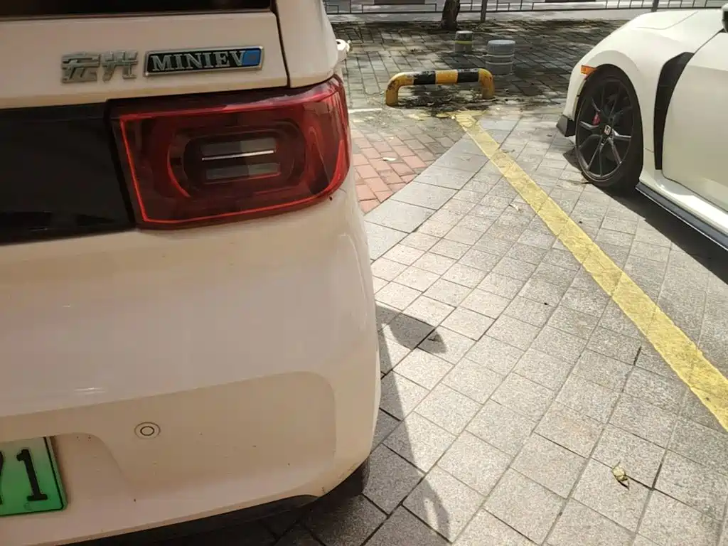 Wuling MINIEV — миниатюра 8