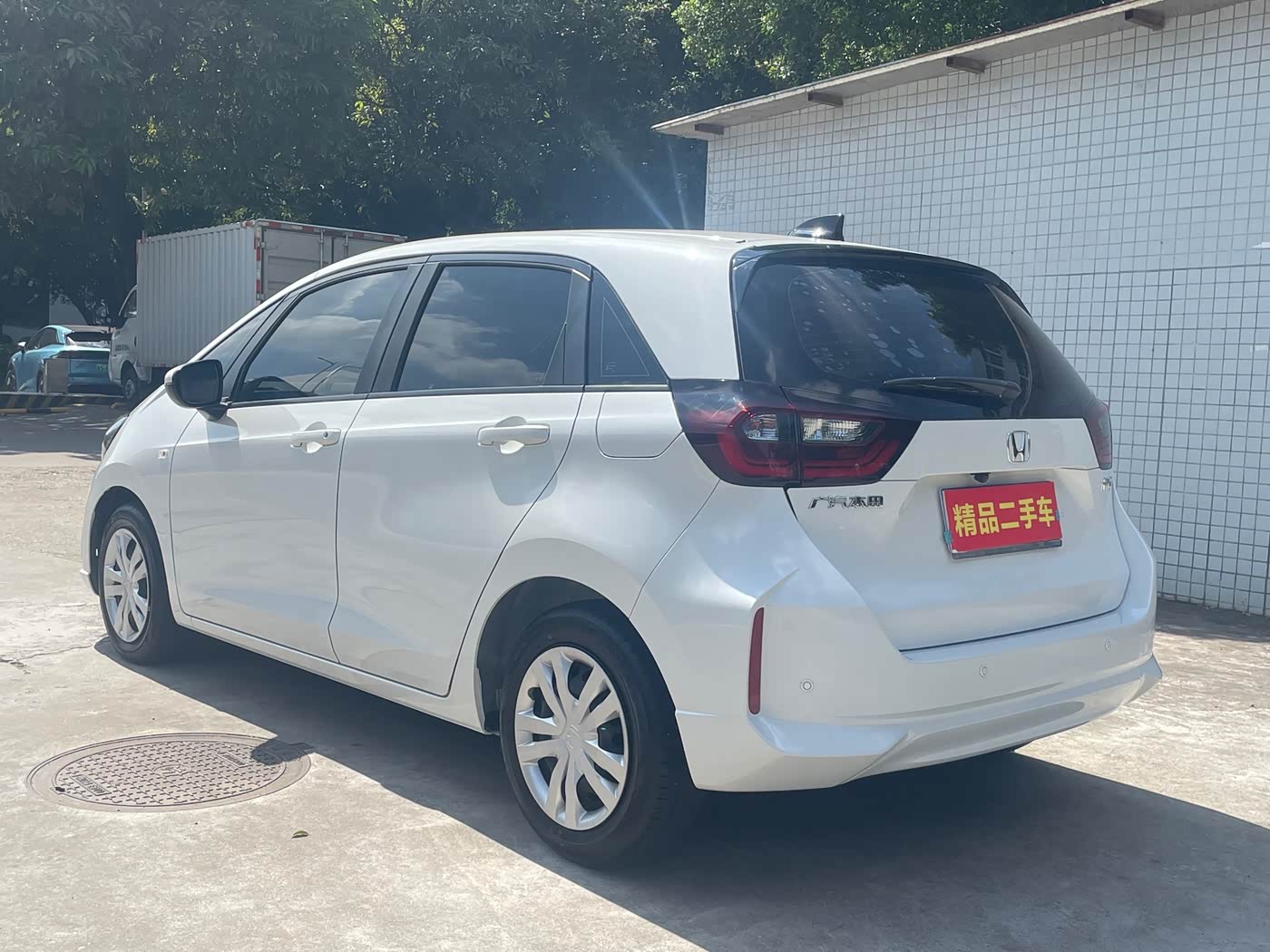 Honda Fit 1.5 л 2024 г. Белый, пробег 17000 км