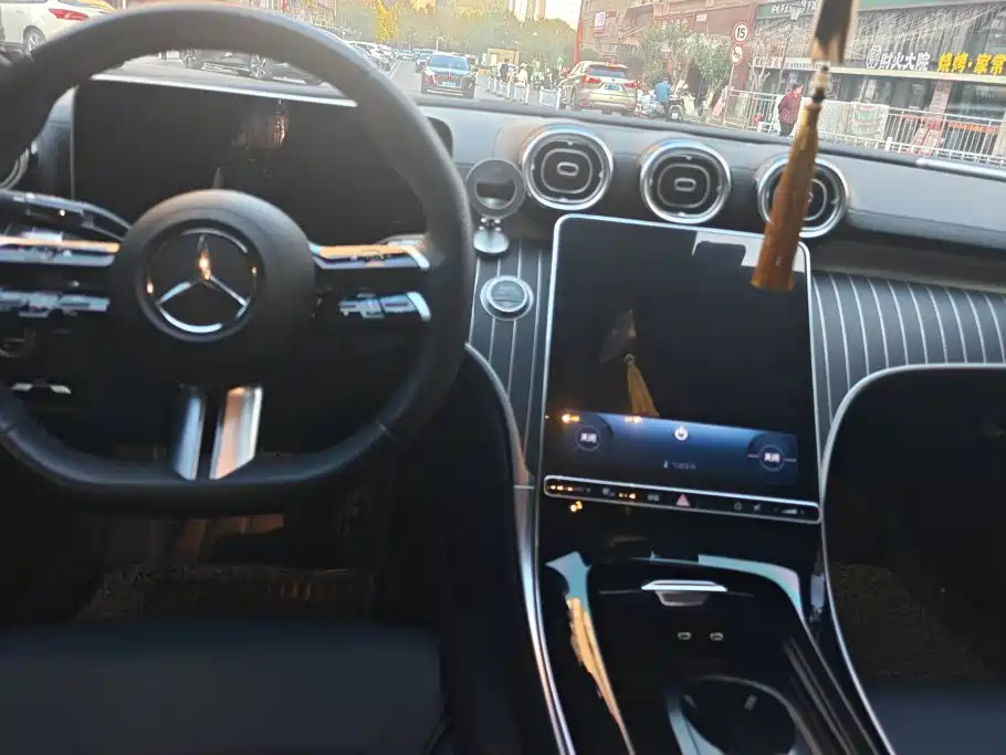Mercedes-Benz C-Class — миниатюра 12