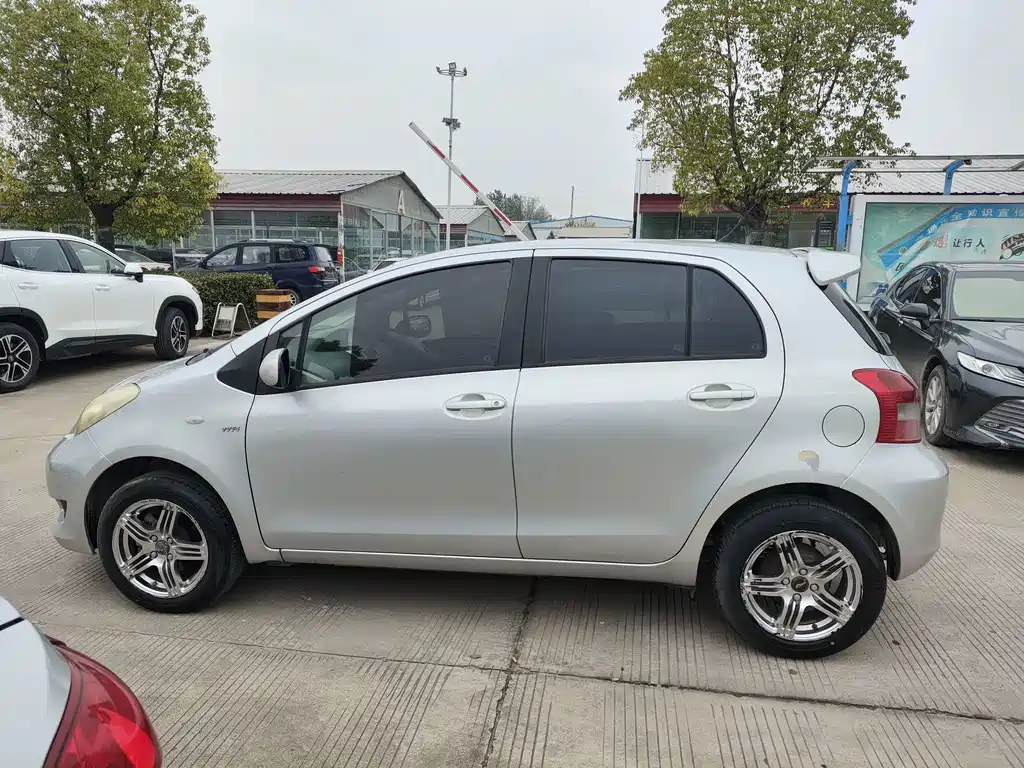 Toyota Yaris — миниатюра 8