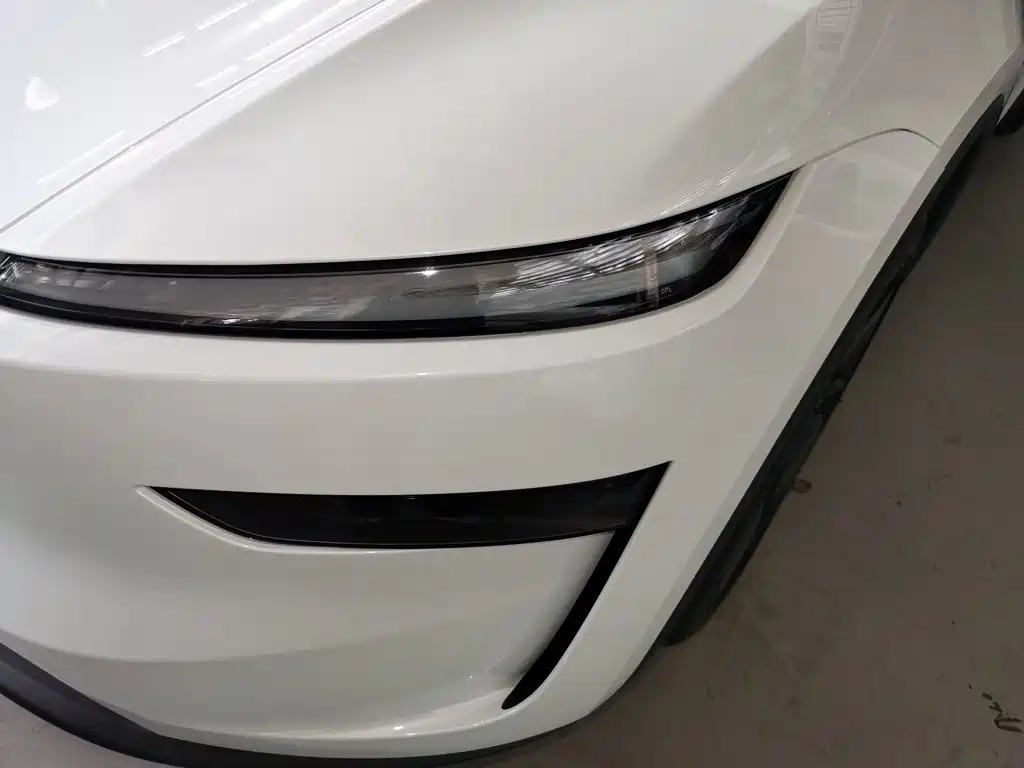 Tesla Model Y — миниатюра 24