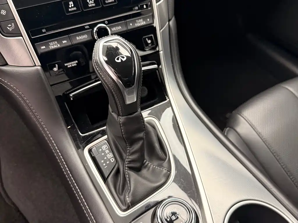 Infiniti Q60 2019 2.0T Luxury