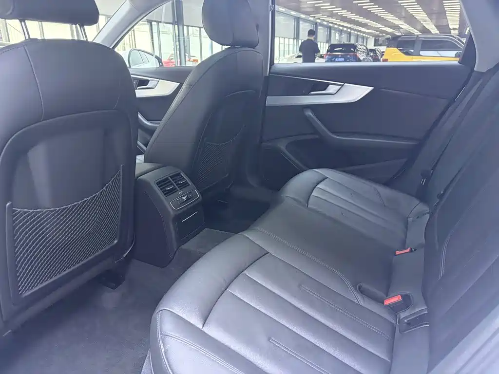 Audi A4L — миниатюра 12