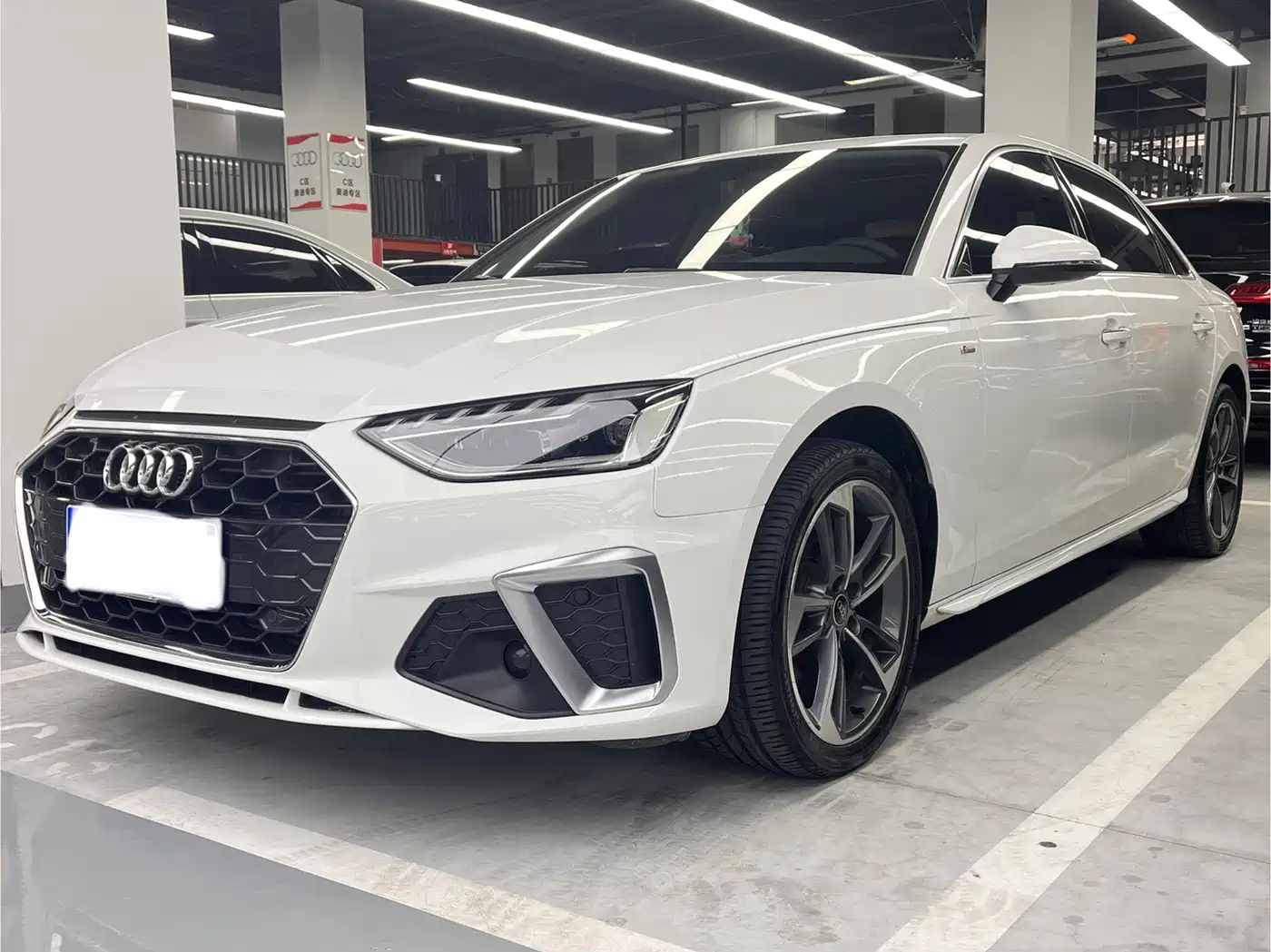奥迪A4L 2023款 40 TFSI 时尚动感型 2023