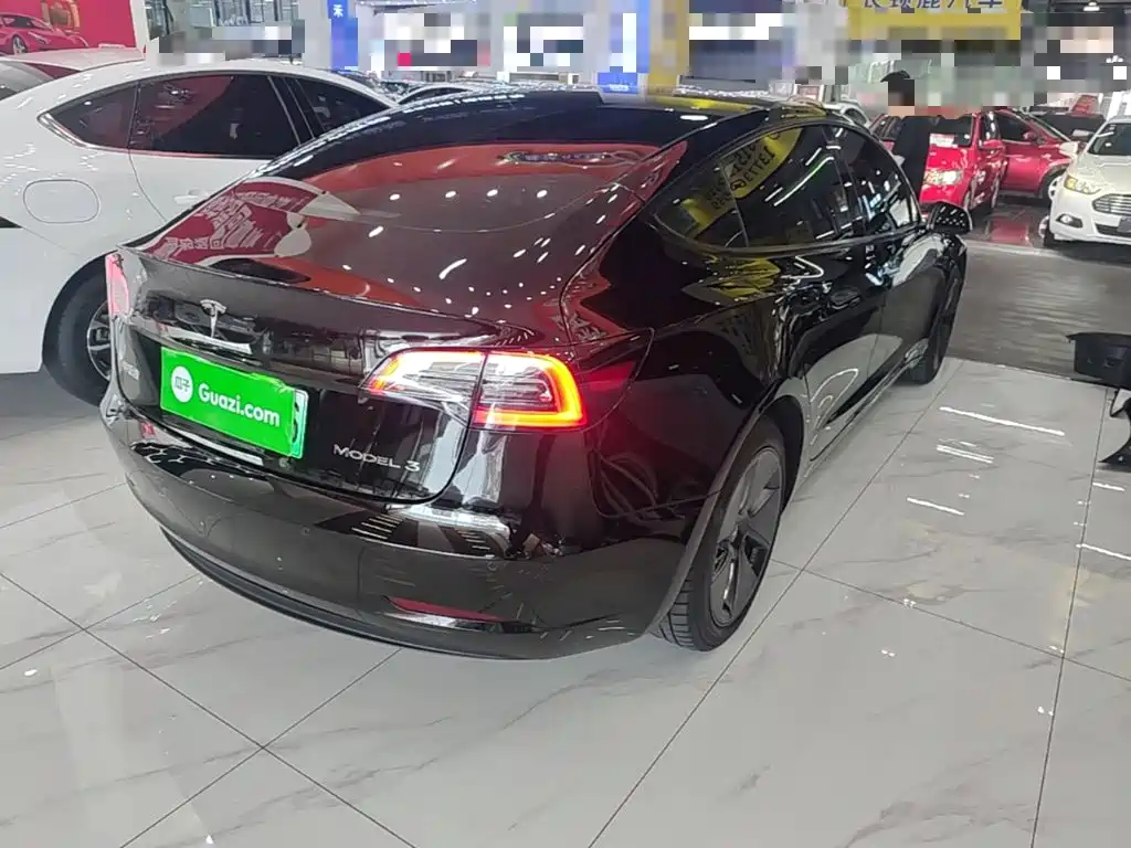 Tesla Model 3 — миниатюра 7