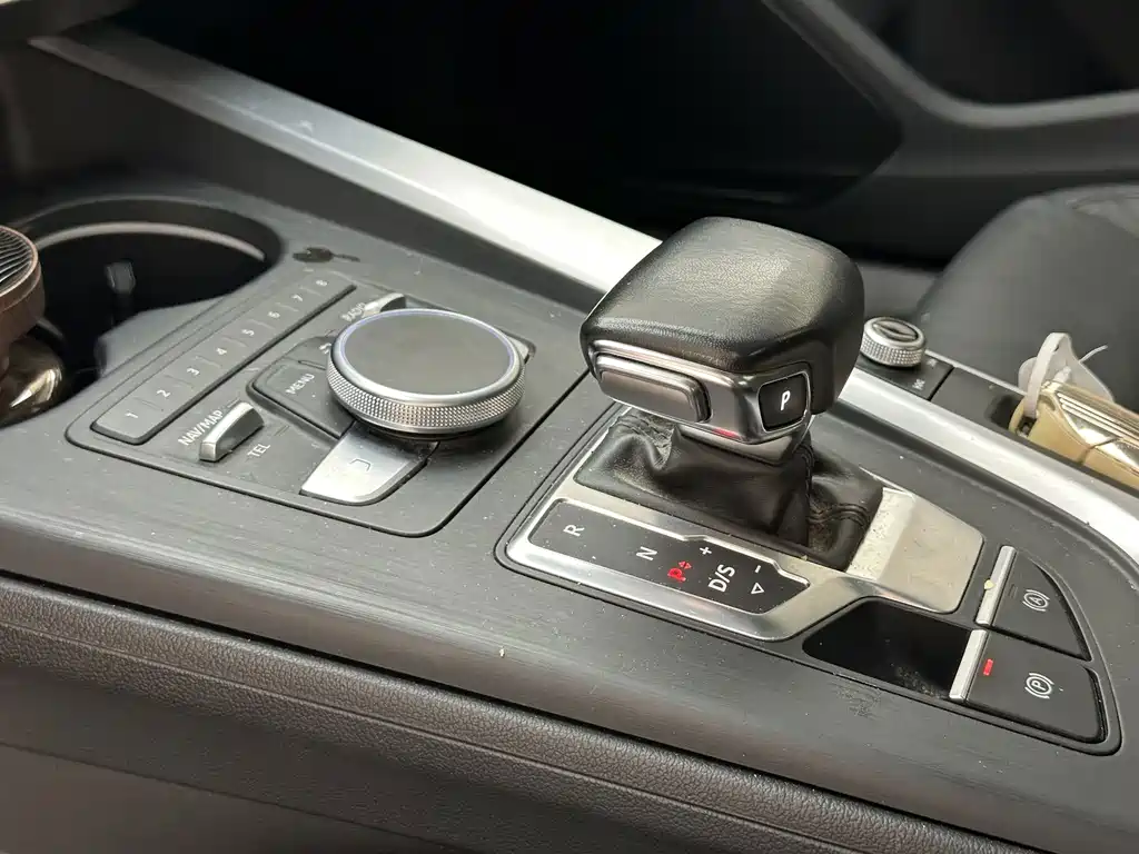 Audi A4L — миниатюра 12