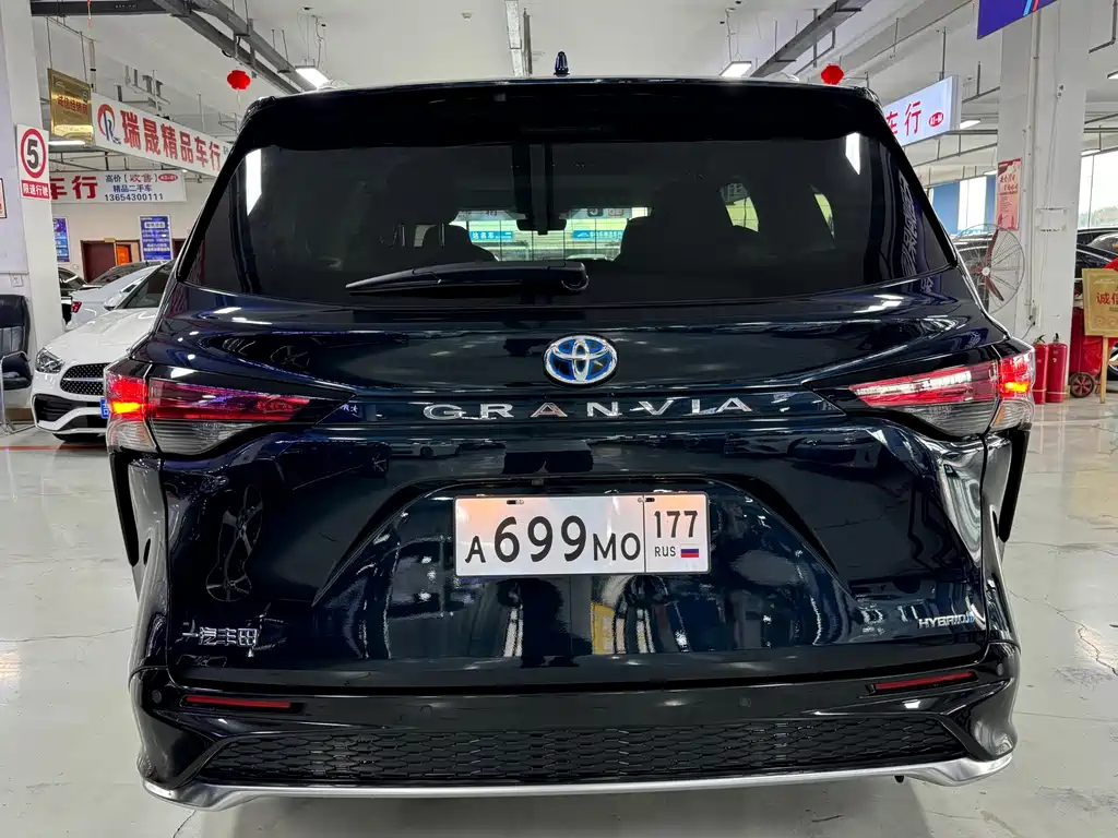 Toyota Granvia — миниатюра 6