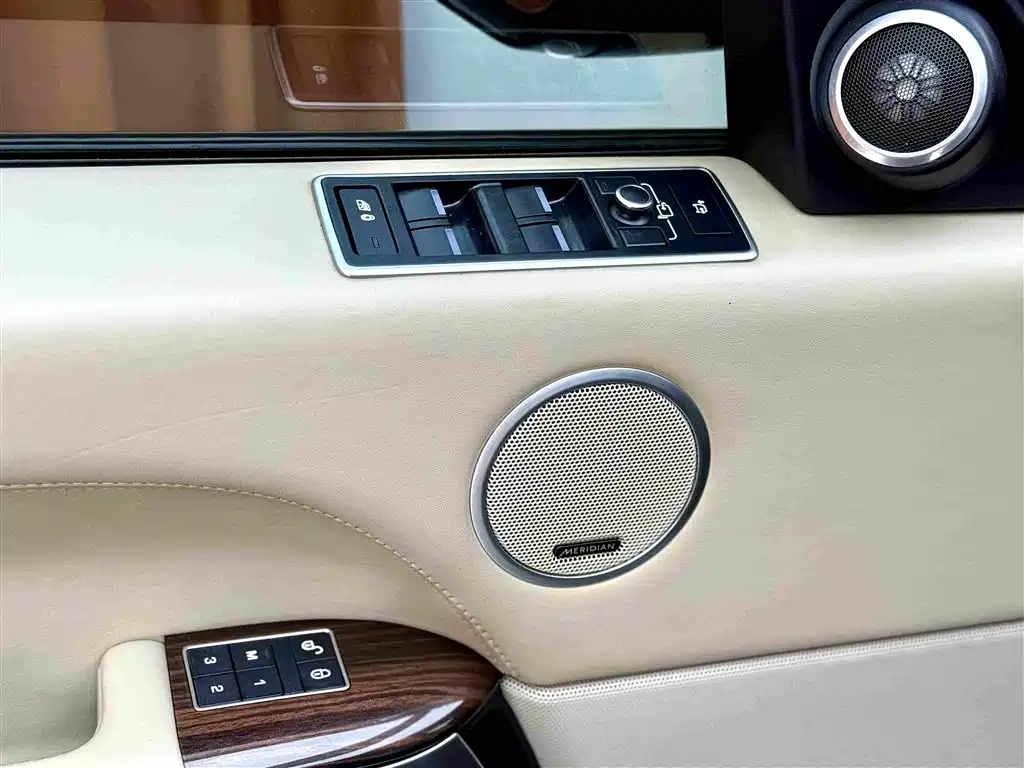 Land Rover Range Rover — миниатюра 15