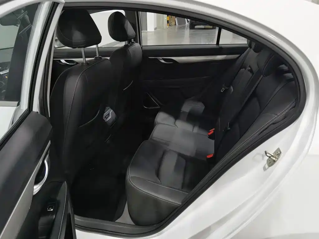 Geely Emgrand — миниатюра 15