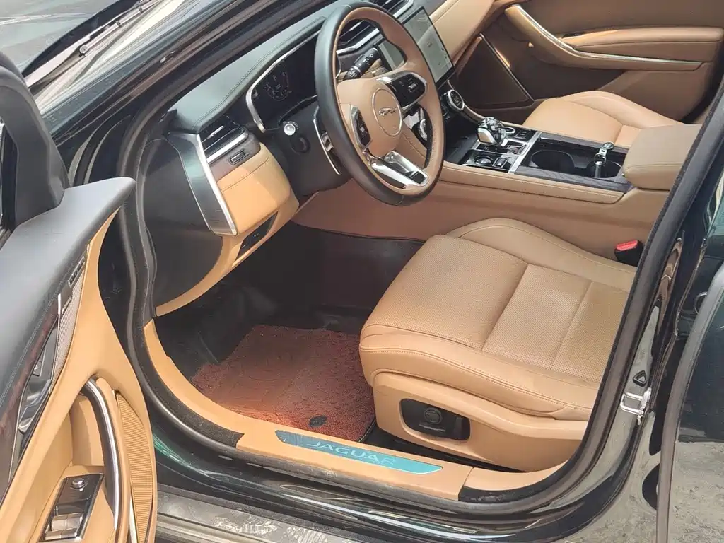 Jaguar XFL — миниатюра 3