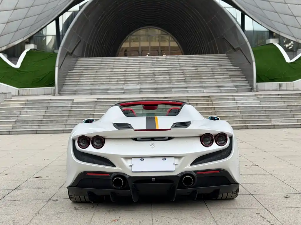 Ferrari F8 — миниатюра 5