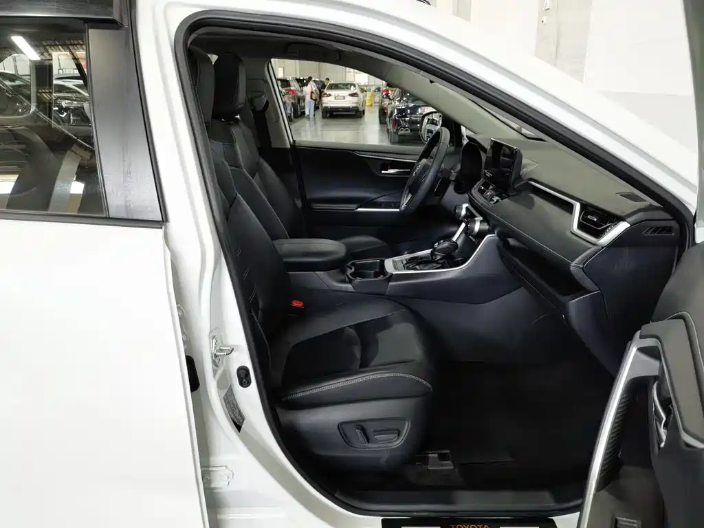Toyota RAV4 — миниатюра 23