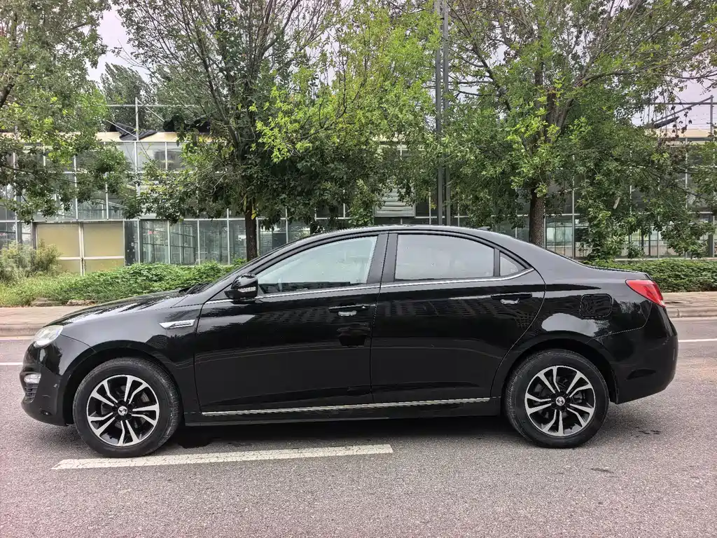 Roewe Wei Wei 550 — миниатюра 7