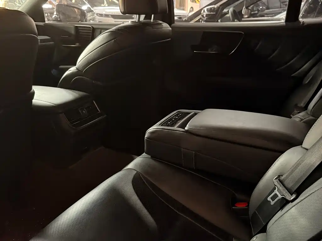 Lexus LS — миниатюра 5