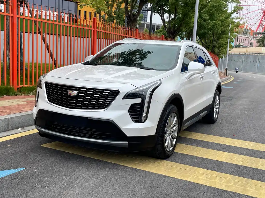CADILLAC XT4
