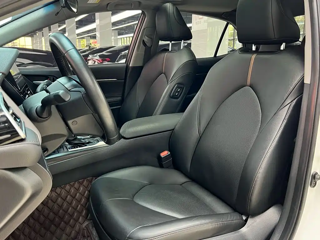 Toyota Camry 2021 2.0G Luxury