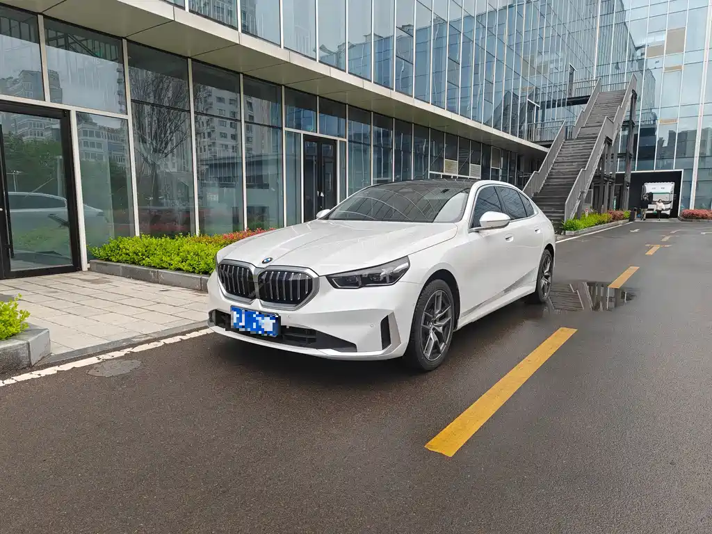 BMW 5 Series 2024
