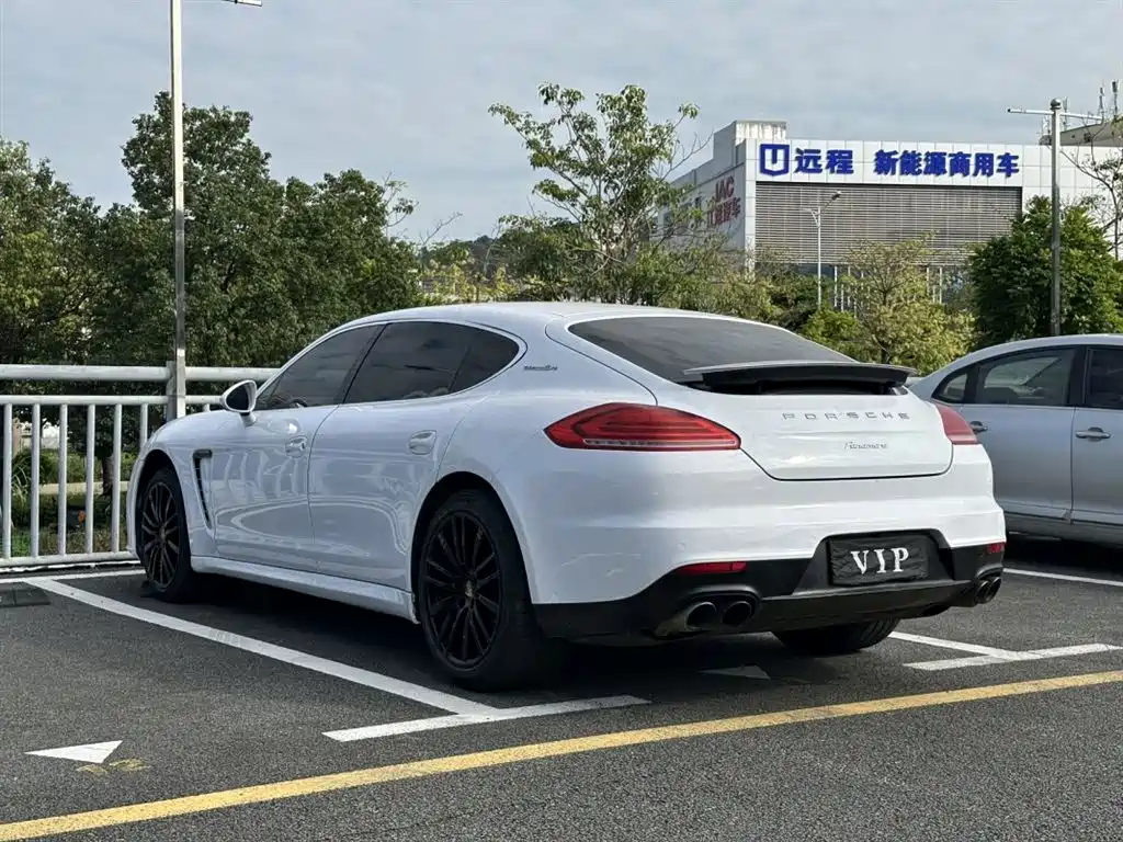 PORSCHE PANAMERA