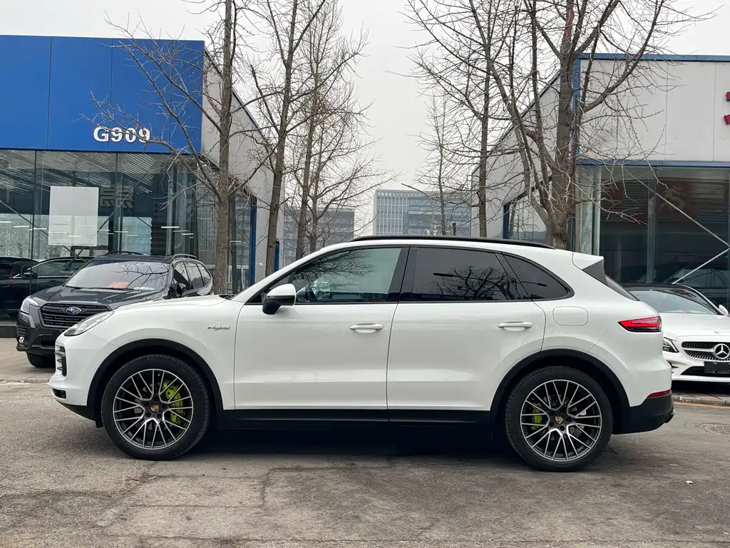 PORSCHE CAYENNE NEW ENERGY