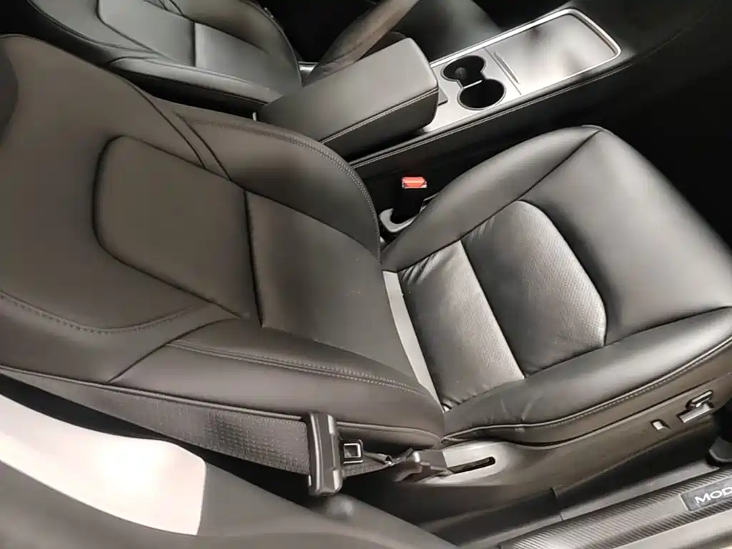 Tesla Model Y — миниатюра 25