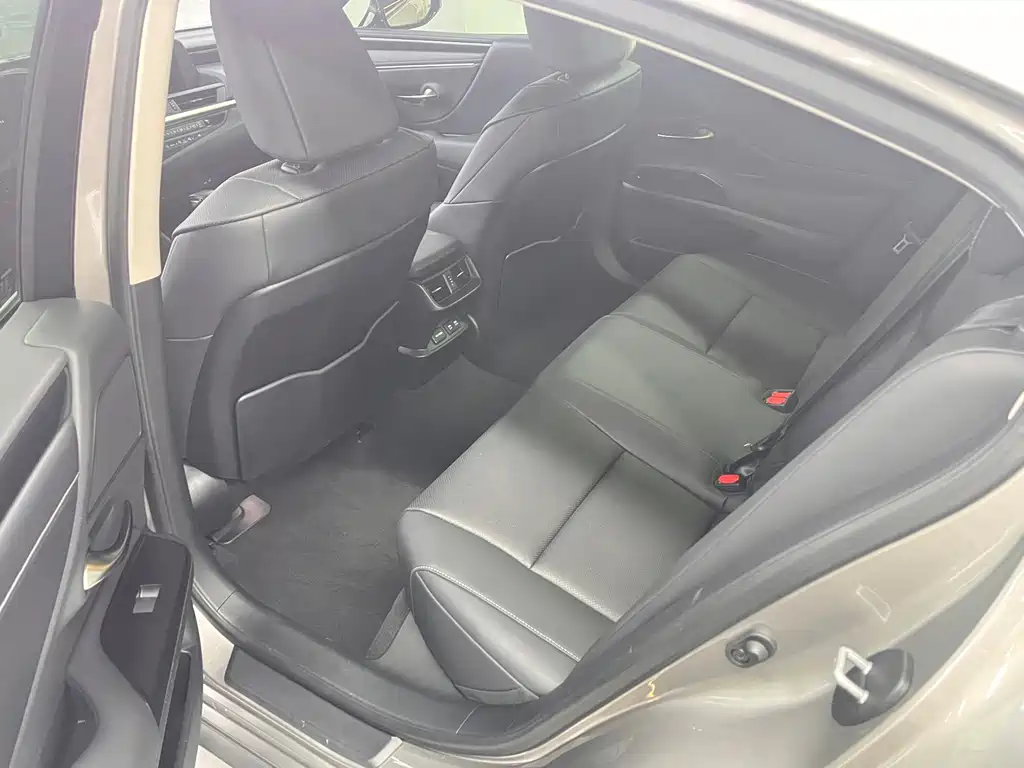 Lexus ES — миниатюра 8