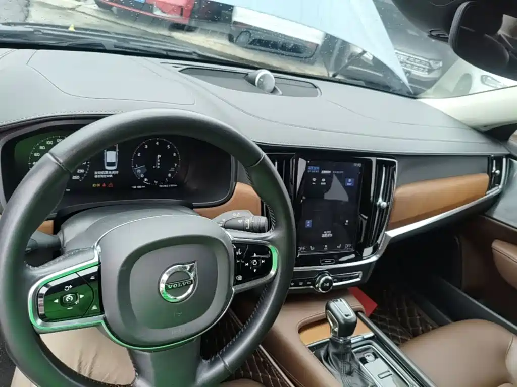 Volvo S90 — миниатюра 10