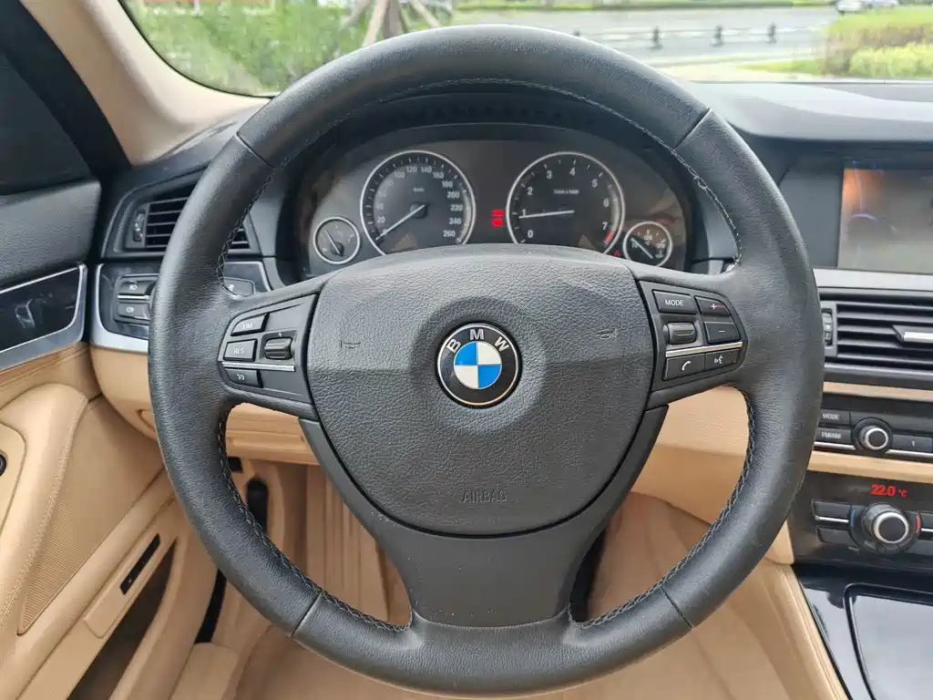 BMW 5 Series — миниатюра 11