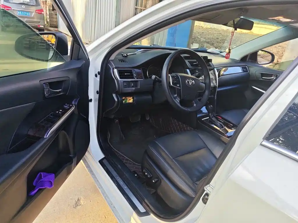 Toyota Camry — миниатюра 14