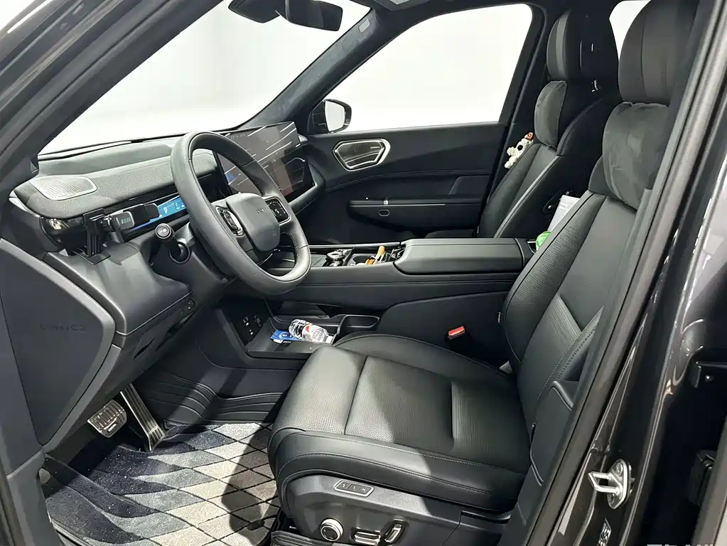 Lynk & Co 900 — миниатюра 4