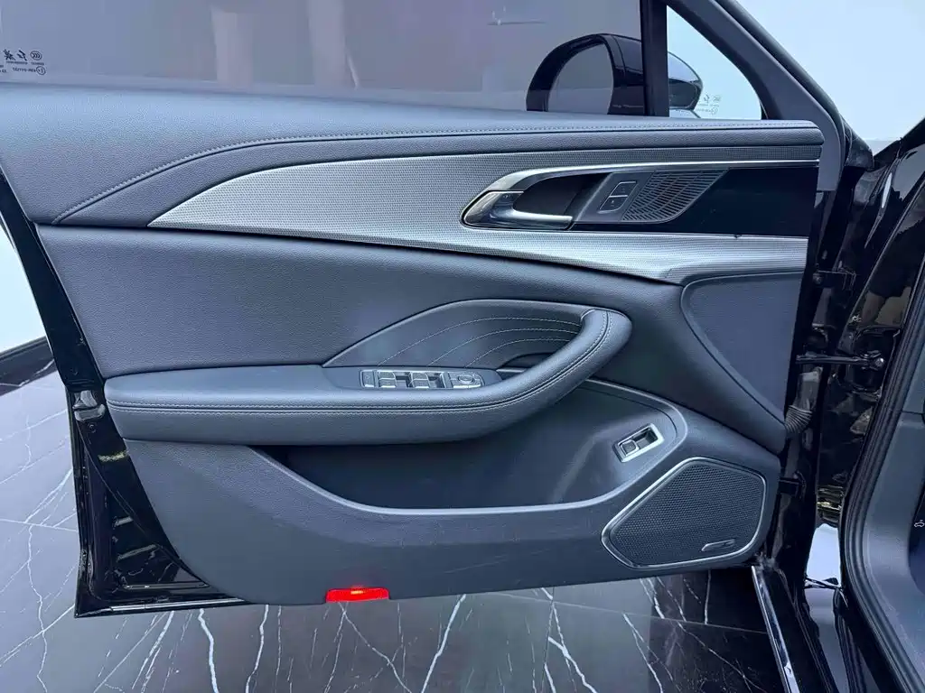 Hongqi Hongqi H5 — миниатюра 15