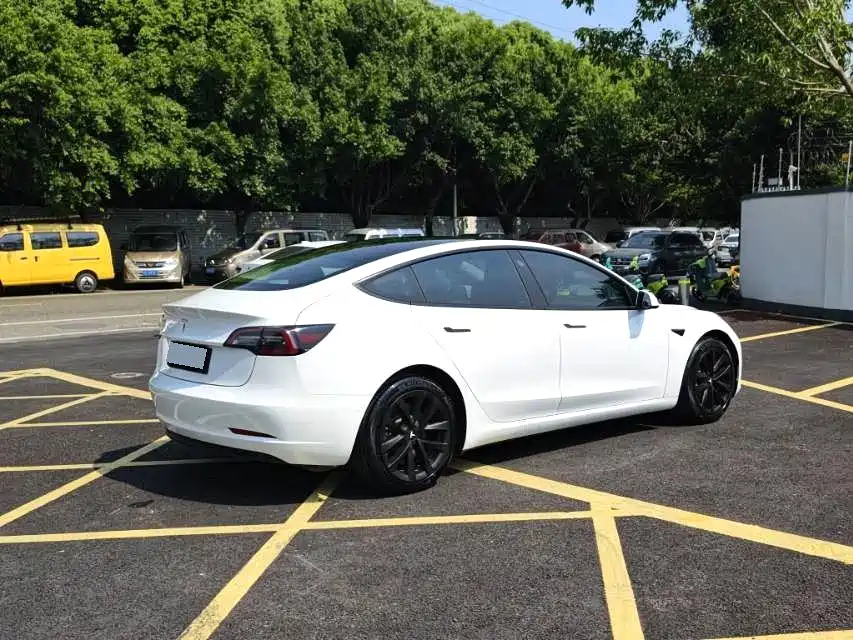 Tesla Model 3 — миниатюра 9