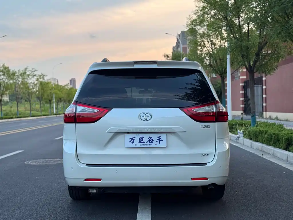 Toyota Sienna — миниатюра 26