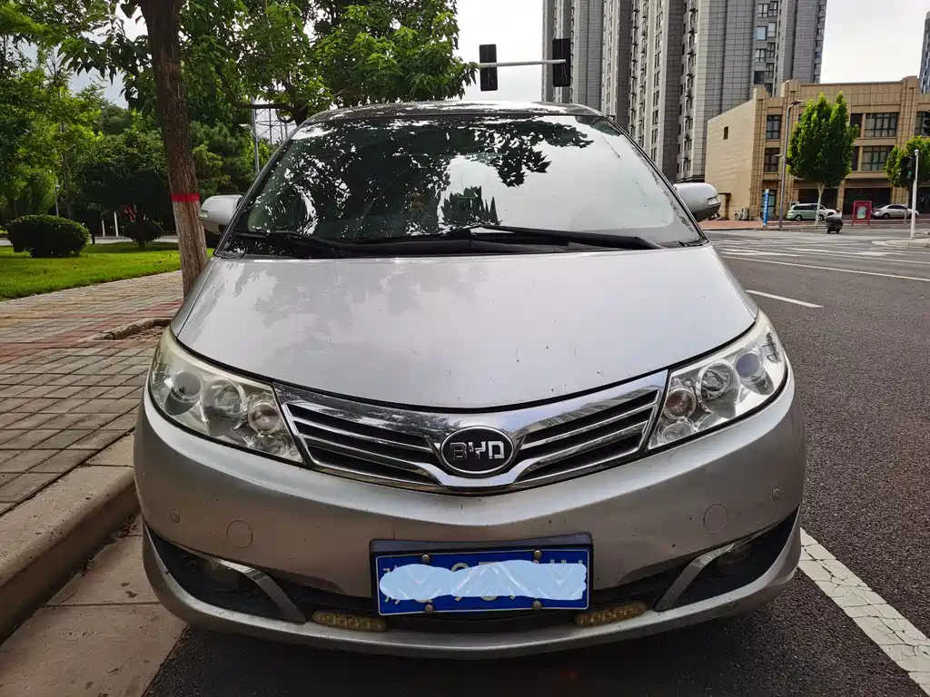 BYD M6 — миниатюра 2
