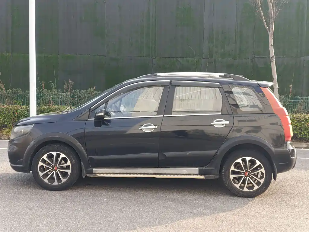 Dongfeng X5 2016 1.6L MT Premium