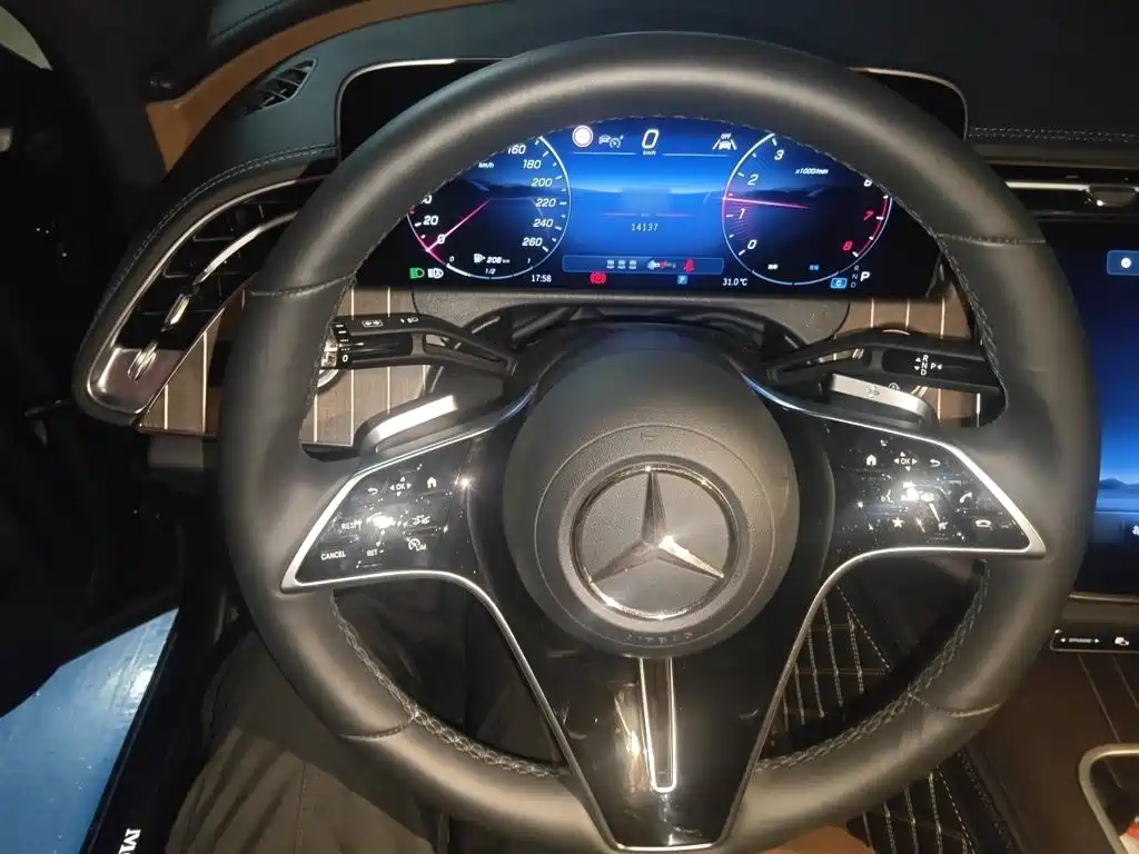 Mercedes-Benz E-Class — миниатюра 3