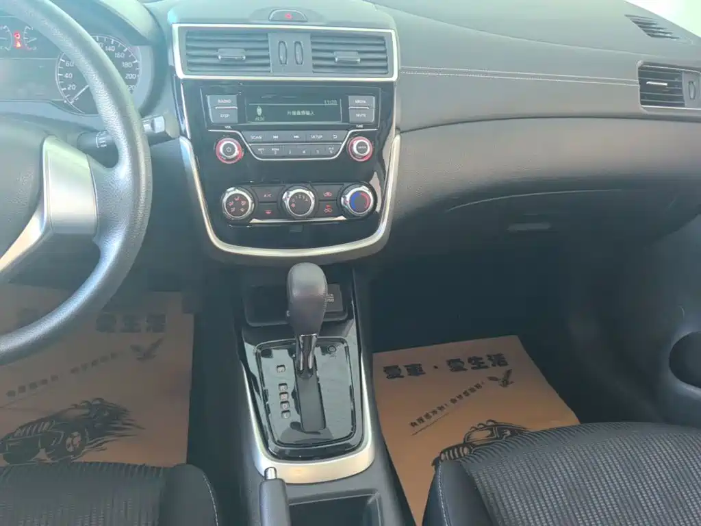 Nissan Tiida — миниатюра 13