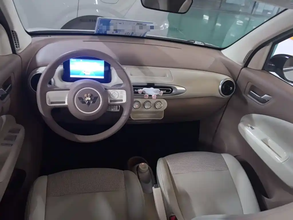 Wuling MINIEV — миниатюра 10