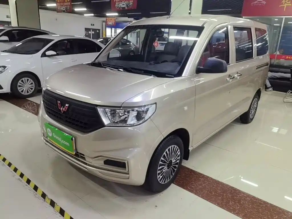 Wuling Hongguang V — миниатюра 2